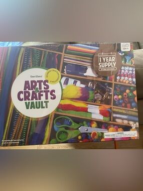 Dar & Darci Arts & Crafts Vault - Rainbow Craft Kit